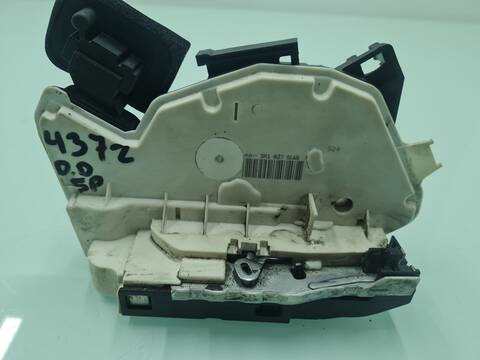 Foto 4ª: Cerradura Puerta Delantera Derecha Volkswagen Golf 1.6 TDI DPF 105CV 77KW [CAY] (2010)