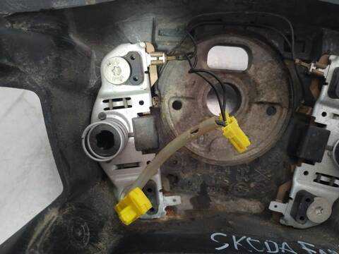 Foto 3ª: Volante Skoda Fabia 75CV 55KW (2000)