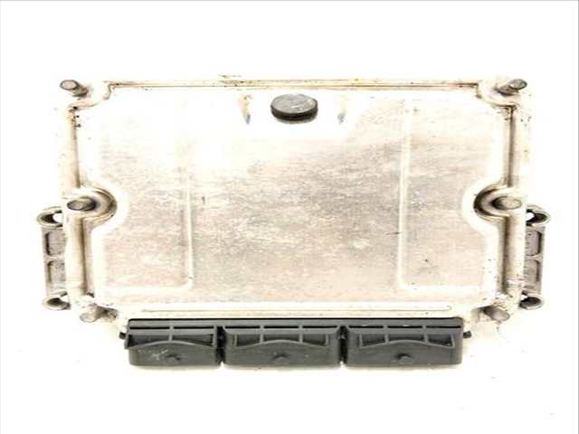 Centralita Motor ECU Renault Trafic 29 CN COMBI6 ACRISTALADO PARCIAL 101CV