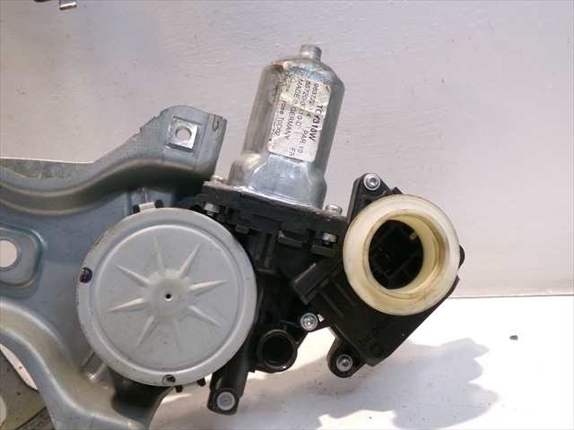 Foto 3ª: Elevalunas Eléctrico Delantero Izquierdo Toyota Yaris 1.4 D 2006-2011 [1ND] (2009)