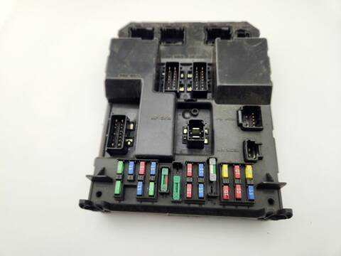 Foto 2ª: Caja Reles Fusibles Peugeot 307 XS 109CV 80KW [9HY] (2005)