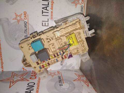 Foto 4ª: Caja Reles Fusibles Toyota Corolla 2.2 D-4D SOL 136CV 100KW [2ADFTV] (2006)