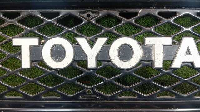 Foto 3ª: Rejilla Delantera Toyota Land Cruiser 2.5 D LJ70 [2LT] (1994)