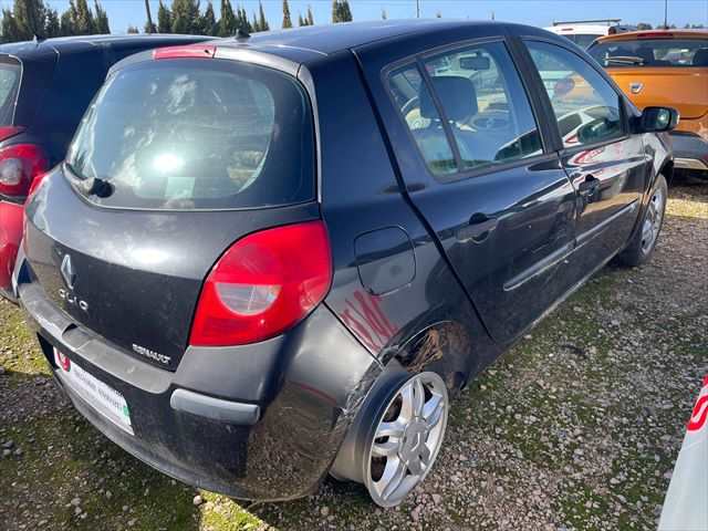 Foto 4ª: Paragolpes Trasero Renault Clio 1.2 G 75cv [D4F7] (2007)
