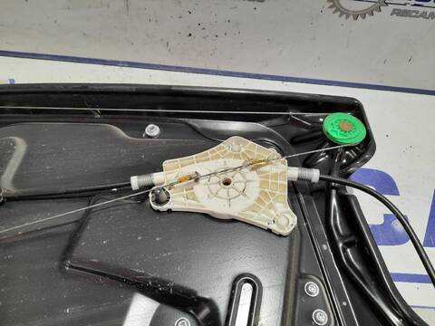 Foto 3ª: Elevalunas Eléctrico Delantero Izquierdo Land Rover Discovery 2.7 TD V6 CAT 190CV (2004)