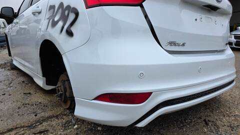 Foto 3ª: Paragolpes Trasero Ford Focus M11D BERLINA (2017)