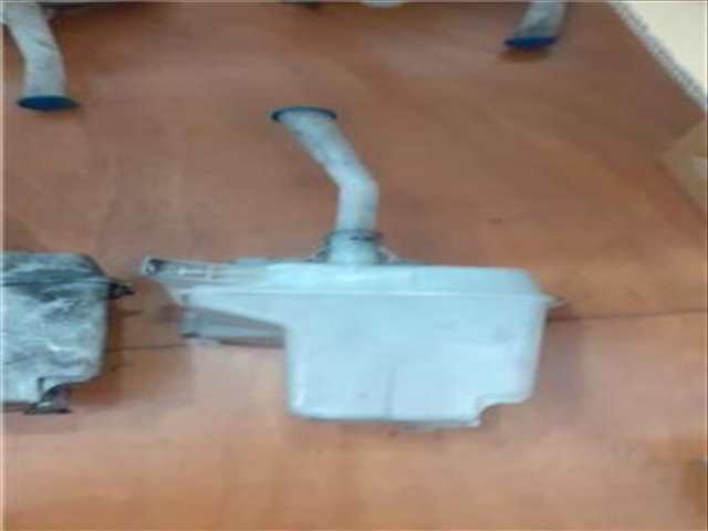 Deposito Limpiaparabrisas Toyota Corolla 2.0
