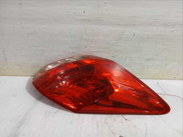 Foto 3ª: Piloto Trasero Derecho Toyota Auris 1.33 DUAL-VVTI NRE150_) 101CV [1NR-FE] (2006)