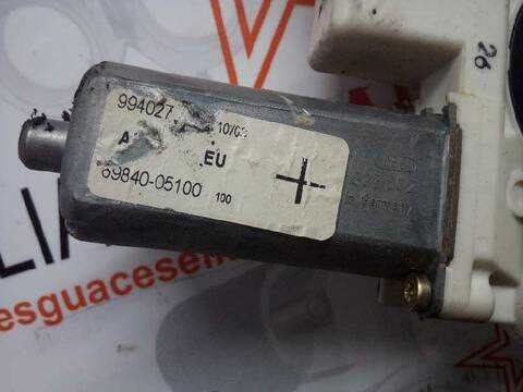 Foto 4ª: Elevalunas Manual Trasero Izquierdo Toyota Avensis 2.0 D4-D EXECUTIVE SEDAN 4-PTAS) BERLINA 116CV 85KW [1CDFTV] (2003)