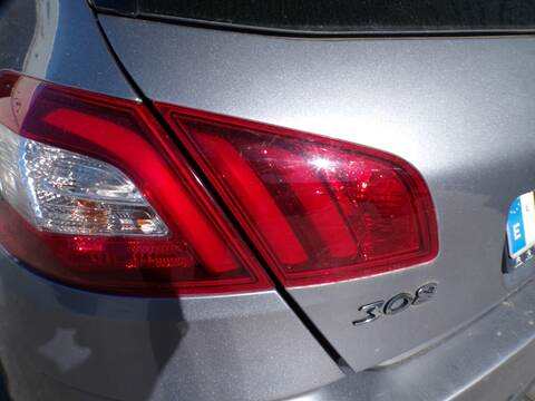 Piloto Portón Izquierdo Peugeot 308 BH01