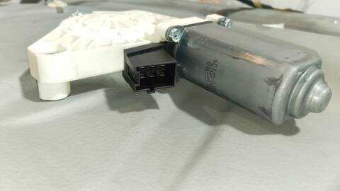 Foto 4ª: Elevalunas Eléctrico Delantero Derecho Mercedes Clase B 150 180 CDI 245.207) 109CV 80KW [OM640940] (2010)