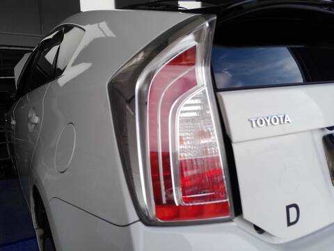 Foto 2ª: Piloto Trasero Izquierdo Toyota Prius PLUG-IN HYBRID ADVANCE 99CV 73KW [2ZR] (2013)