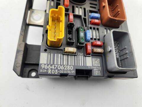 Foto 3ª: Caja Reles Fusibles Peugeot 308 SPORT 90CV 66KW [9HX] (2009)
