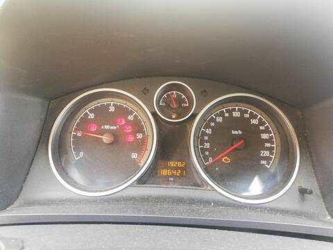 Cuadro de Instrumentos Opel Zafira Z19DTH