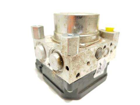 Foto 3ª: Abs Toyota Hilux 2.4 D GUN112_ GUN122_ GUN135_ GUN120_) 150CV 110KW [2GD-FTV] (2018)