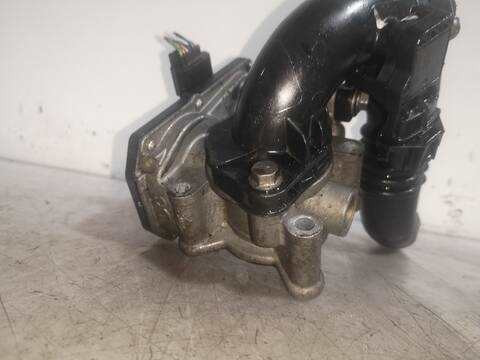 Foto 2ª: Caja Mariposa Nissan Pulsar HRA2 (2015)