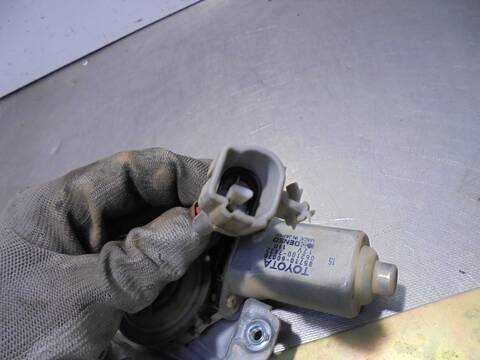 Foto 2ª: Elevalunas Manual Trasero Derecho Toyota Land Cruiser TD VX 5-PTAS.) KZJ95) 125CV 92KW [1KZTE] (1997)