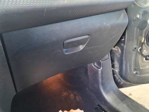 Guantera Peugeot 208 ALLURE 99CV 73KW