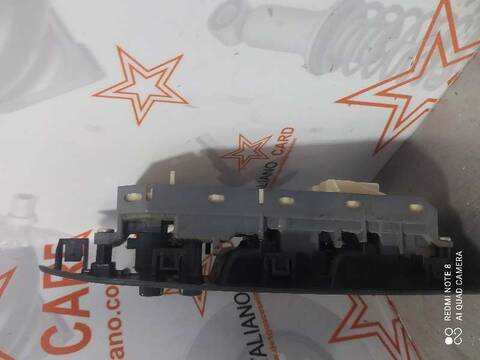 Foto 3ª: Botonera Elevalunas Toyota Auris HYBRID ACTIVE 99CV 73KW [2ZR] (2010)