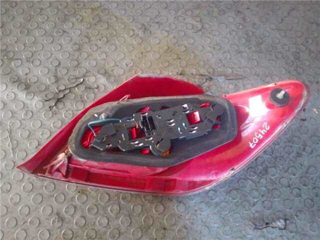 Foto 3ª: Piloto Trasero Izquierdo Peugeot 307 1.6 16V [NFU (TU5JP4)]