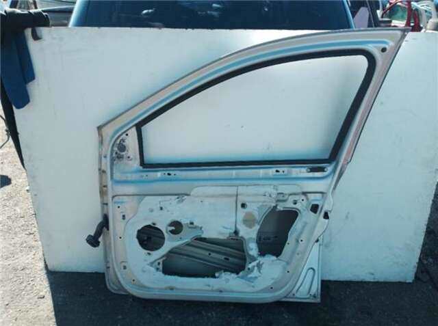 Foto 3ª: Puerta Delantera Derecha Renault Clio 1.5 EXPRESSION [1.5 LTR. - 50 KW DCI DIESEL] [K9K 768]