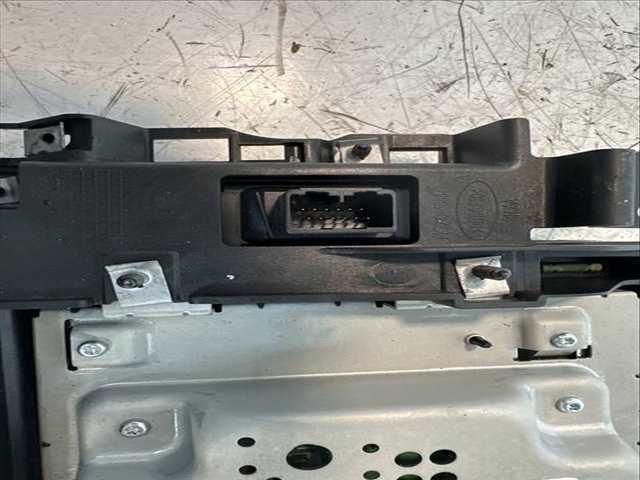 Foto 3ª: Sistema Audio Radio CD Land Rover Discovery 180 CV 132KW [204DTD] (2019)