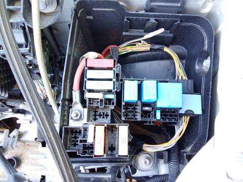 Caja Reles Fusibles Dacia Sandero TCE 90 B8M1 B8MA) 90CV 66KW