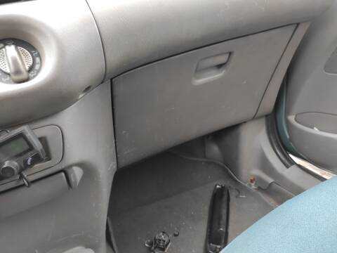 Guantera Nissan Almera YD22DDTI