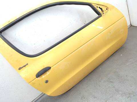 Foto 3ª: Puerta Delantera Derecha Renault Megane 1.6 16V DA0B DA04 DA11) 107CV 79KW I COACH DA0/1_) [K4M 700,K4M 701,K4M 708,K4M 709] (2000)