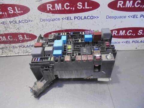 Foto 2ª: Caja Reles Fusibles Toyota Land Cruiser 3.0 D-4D GX 166CV 122KW [1KD] (2005)