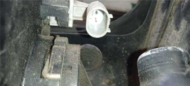 Foto 3ª: Deposito Expansion Bmw Serie 3 315 2.0 320TD [2.0 LTR. - 110 KW 16V DIESEL CAT] [M47N 204 D4]