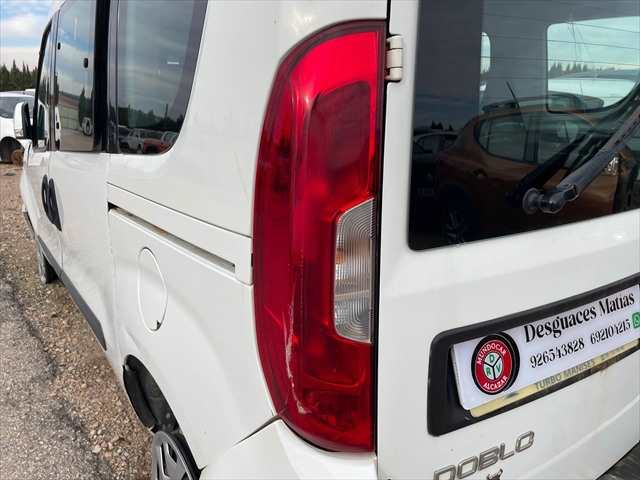 Foto 3ª: Piloto Trasero Izquierdo Fiat Doblo 1.6 D 95cv [263A7000] (2016)