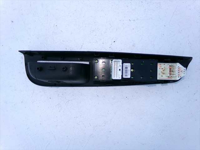 Foto 2ª: Botonera Elevalunas Kia Ceed 1.6 CRDI RANCHERA,2009-2012 [D4FB] (2011)