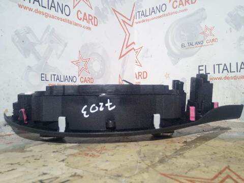 Foto 3ª: Mando Climatizador Toyota Yaris HYBRID ACTIVE 101CV 74KW [1NZ] (2019)