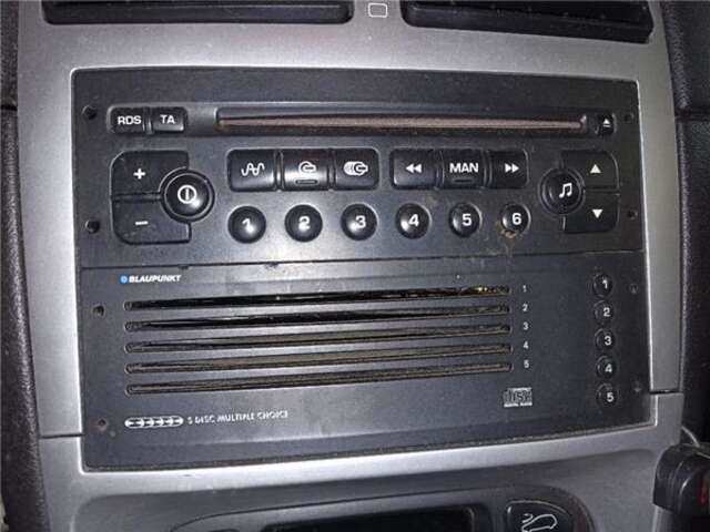 Foto 2ª: Sistema Audio Radio CD Peugeot 307 2.0 [2.0 LTR. - 100 KW 16V CAT (RFN - EW10J4)] [RFN (EW10J4)]
