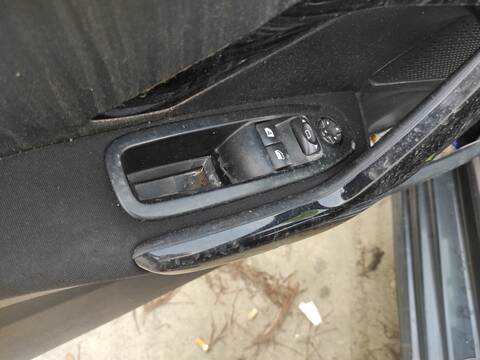 Botonera Elevalunas Peugeot 208 HM01
