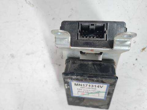 Foto 4ª: Centralita Motor ECU Mitsubishi L200 CABINA DOBLE INTENSE 4X4 136CV 100KW [4D56TD] (2007)