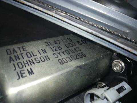 Foto 3ª: Elevalunas Eléctrico Delantero Derecho Dacia Sandero AMBIANCE 75CV 55KW [D4F732] (2011)