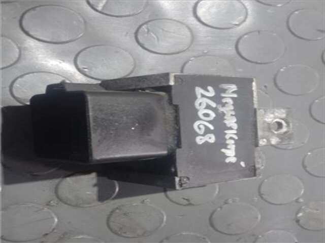 Foto 3ª: Caja Reles Fusibles Renault Megane 1.9 2.0 ALIZE [1.9 LTR. - 72 KW DTI DIESEL CAT] I COUPE (DA0)(1996-_)