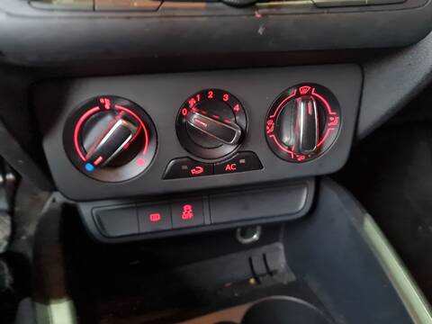 Mando Calefacción A. A. Audi A1 ATTRACTION 90CV 66KW