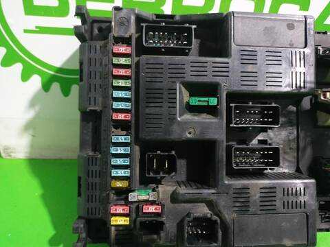 Foto 3ª: Caja Reles Fusibles Peugeot 307 XN 109CV [NFUTU5JP4] (2001)