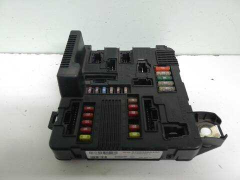 Caja Reles Fusibles Renault Megane F9Q800 BERLINA II BERLINA 3P