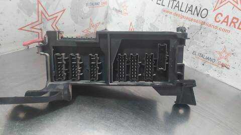 Foto 4ª: Caja Reles Fusibles Mercedes Clase ML 300 3.0 CDI W164) 224CV 165KW AUT. OM642 [OM642940] (2006)