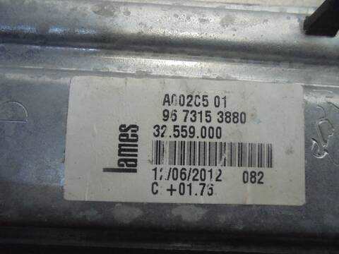 Foto 3ª: Elevalunas Manual Trasero Derecho Peugeot 208 ALLURE 95CV 70KW [8F01] (2013)