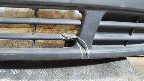 Foto 2ª: Paragolpes Delantero Renault Trafic DOBLE CABINA L1H1 2 7T 82CV 60KW CAJA CERRADA [D-F9Q U7] (2003)