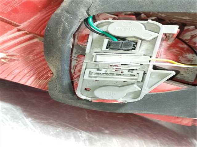 Foto 3ª: Piloto Trasero Derecho Toyota Yaris TS 90CV 66KW [1NDTV] (2010)