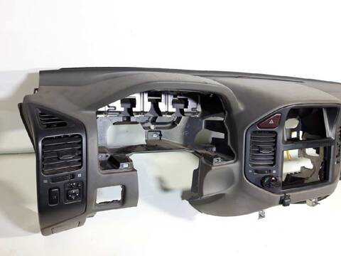 Foto 2ª: Salpicadero Mitsubishi Montero 3.2 DI-D GLS 5-PTAS.) 160CV 118KW [4M41] (2004)