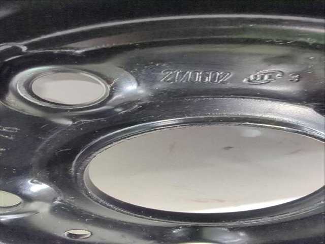 Foto 3ª: Neumatico Toyota Auris 1.6 ZRE151_) 124CV [1ZR-FE] (2006)