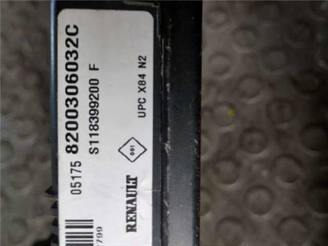 Foto 2ª: Caja Reles Fusibles Renault Megane 1.5 AUTHENTIQUE [1.5 LTR. - 78 KW DCI DIESEL] II BERLINA 5P (10.2002-_) [K9K P7]