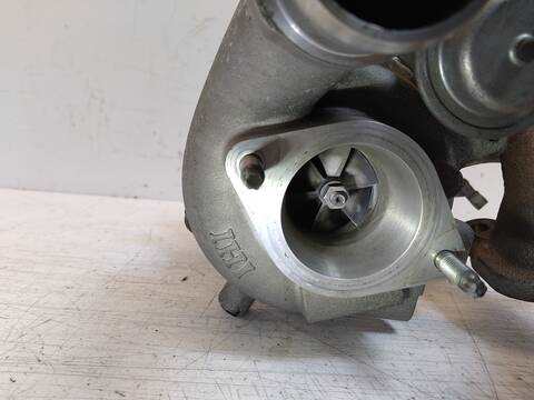 Foto 3ª: Turbocompresor Nissan GT-R R35 550CV 404KW [VR38DETT VR38] (2011)